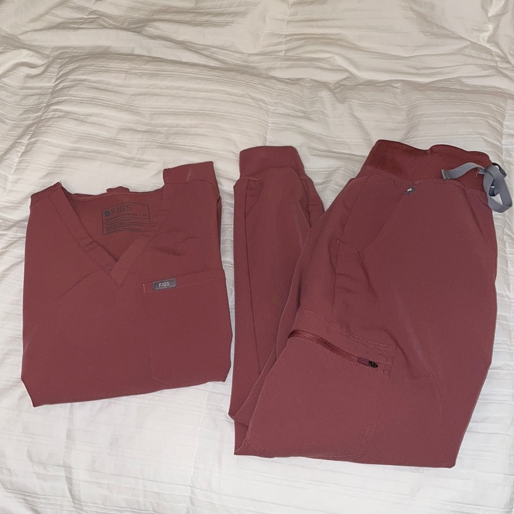 FIGS Scrub Top and Pants Set Mauve